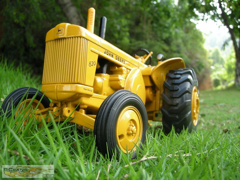 John Deere 820 n1.jpg