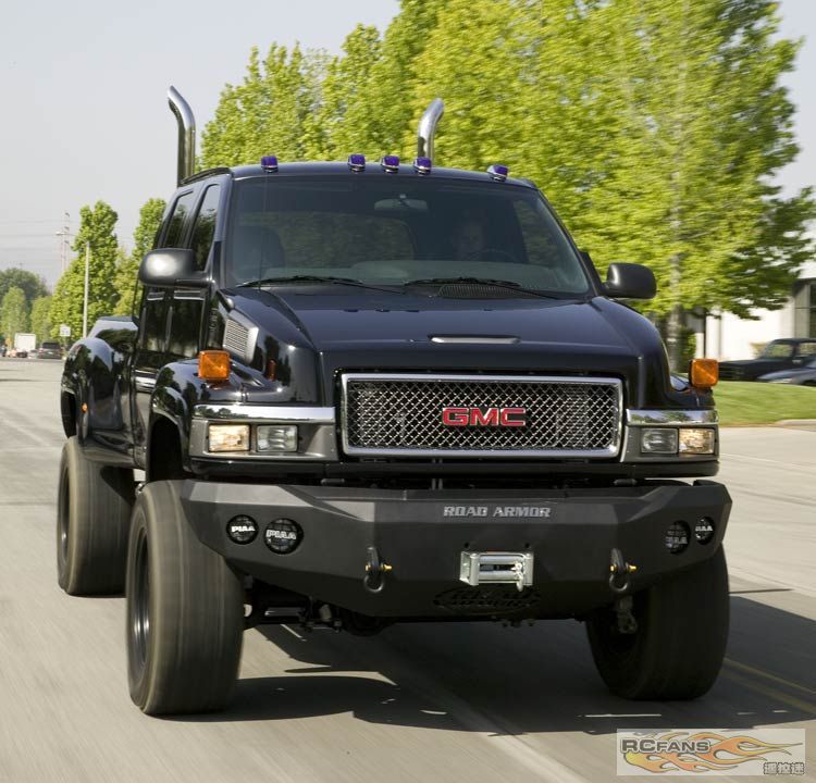 163_0708_35z+2007_gmc_c4500_4x4_crew_cab_topKick+front_view.jpg