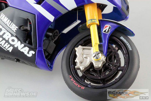 Kyosho-YAMAHA-YZR-M1-3-630x420.jpg