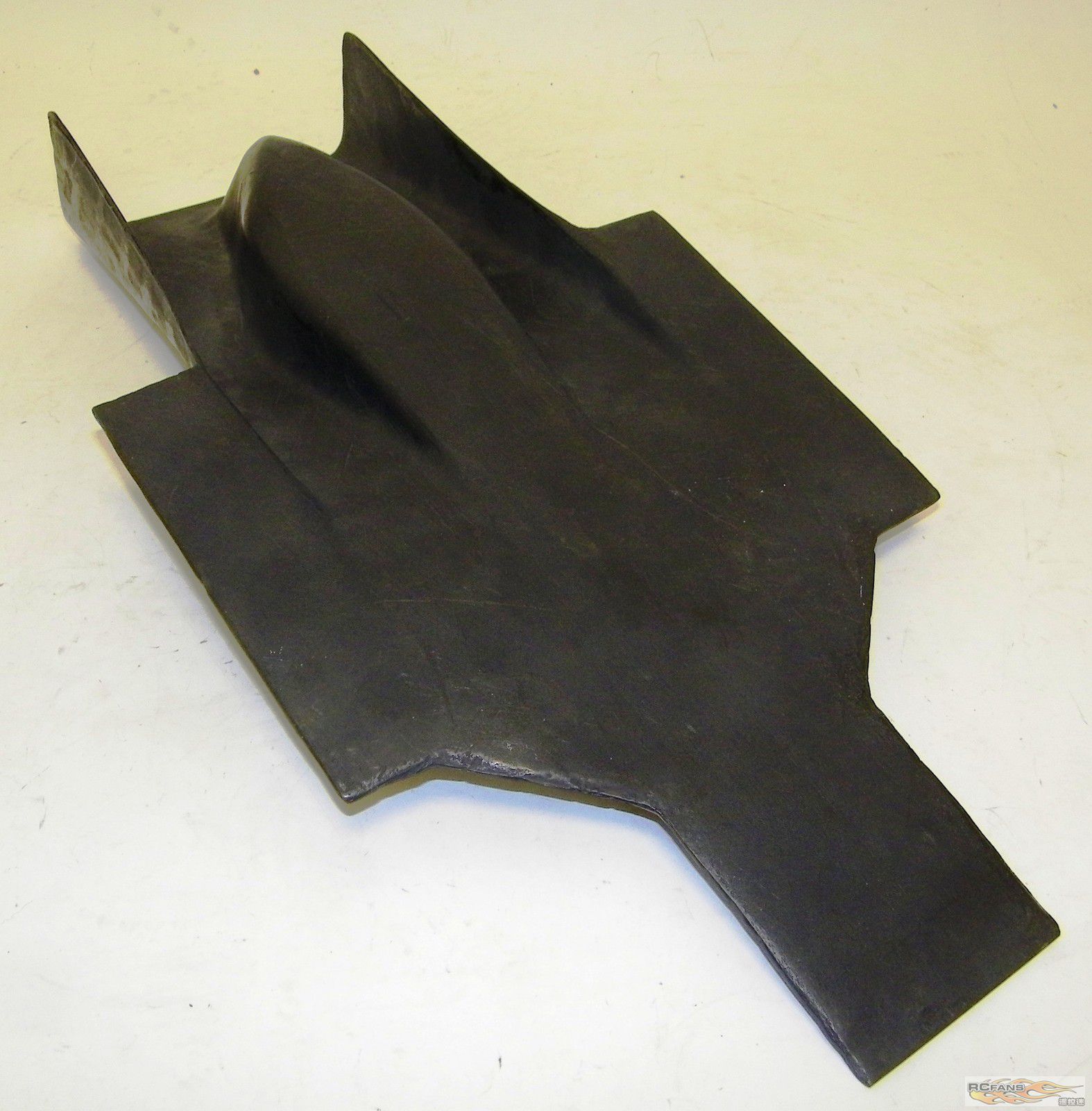 TMS GOUND-EFFECTS CHASSIS BLANK FOR R10 03.jpg
