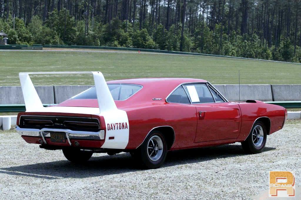 Dodge-Charger_Daytona_1969_003_.jpg
