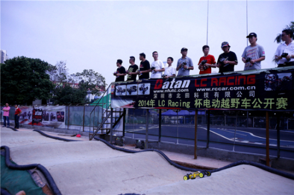 LCRACING06.jpg