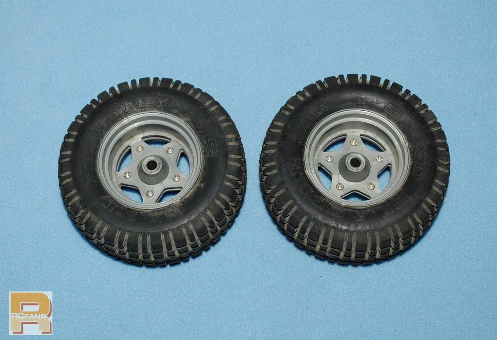 tamiya rough raider srb rear tyre set good 01.JPG