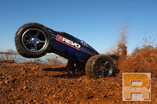 56086-4 E-Revo_Brushless_Wheelie_.jpg