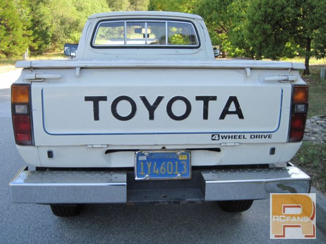 1981-survivor-toyota-4x4-shortbed-pickup-original-paint-75k-miles-79-80-82-83-84-7.JPG