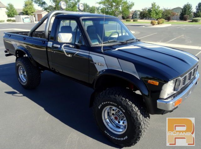 1981-toyota-4x4-pickup-sr5-edition-must-see-near-mint-overall-condition-3.JPG