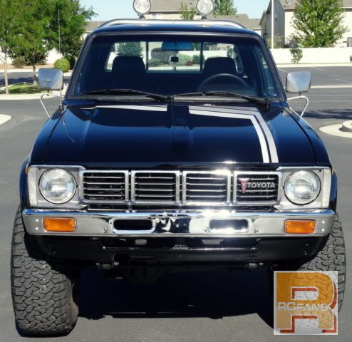 1981-toyota-4x4-pickup-sr5-edition-must-see-near-mint-overall-condition-4.JPG