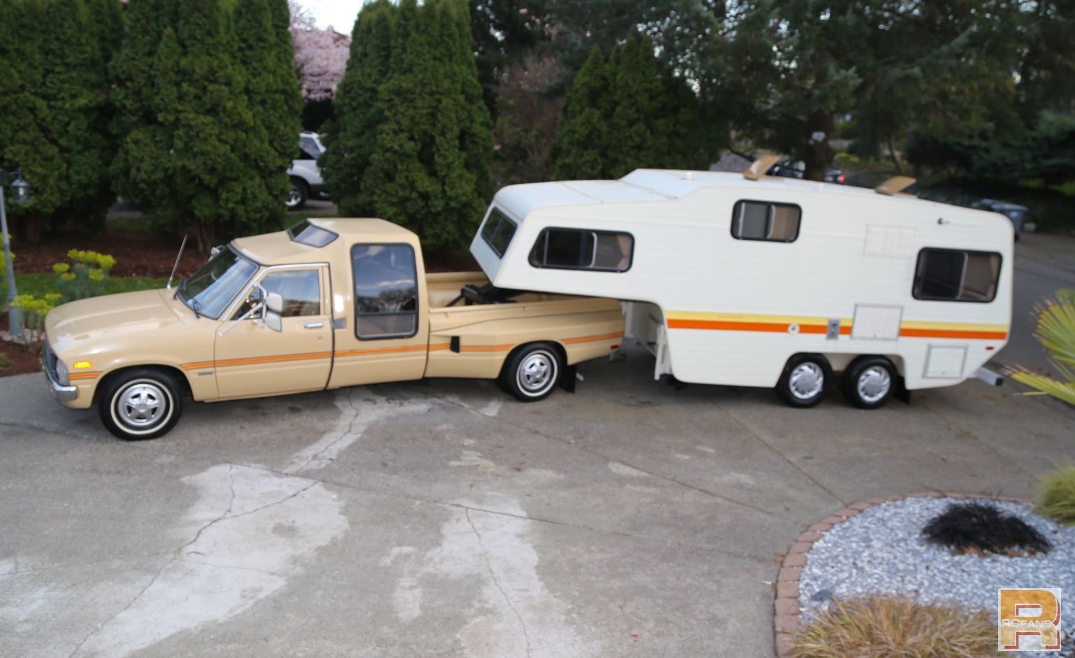 1981-Toyota-Dually-Pickup.jpg