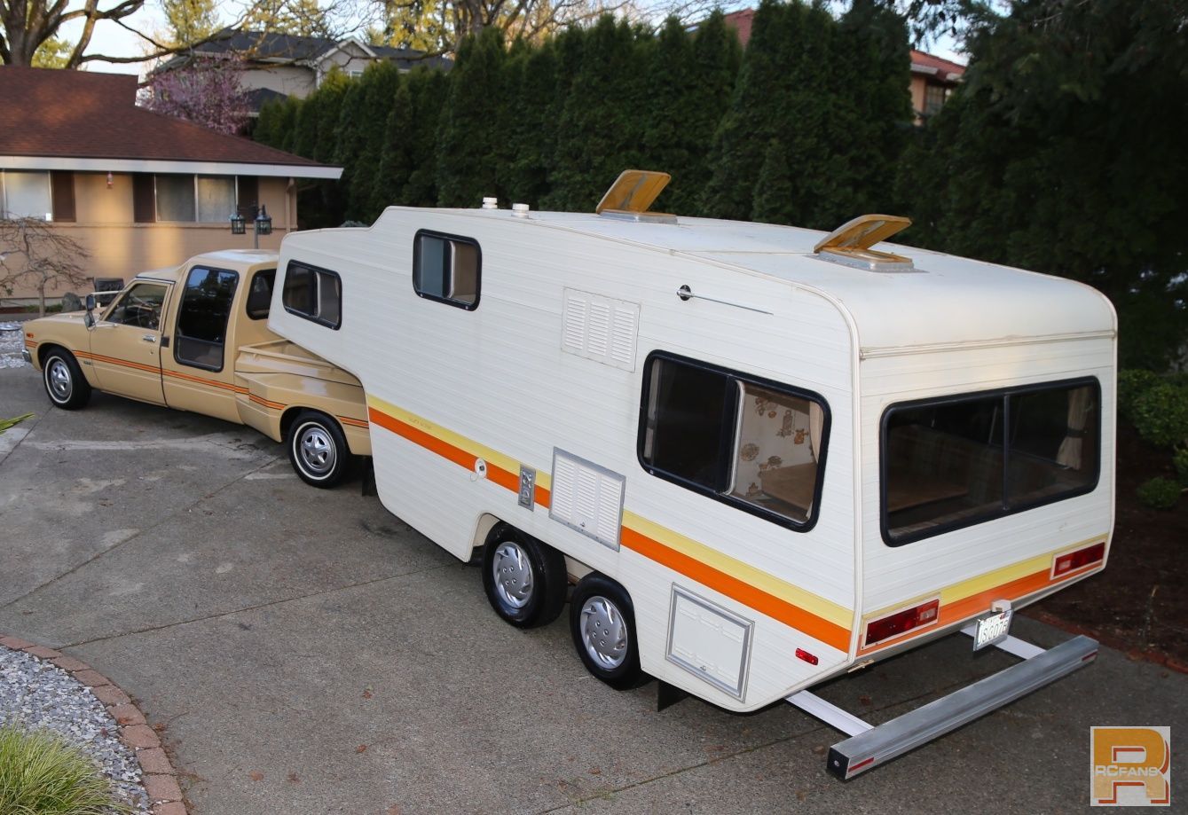 1981-Toyota-Dually-Pickup-trailer.jpg