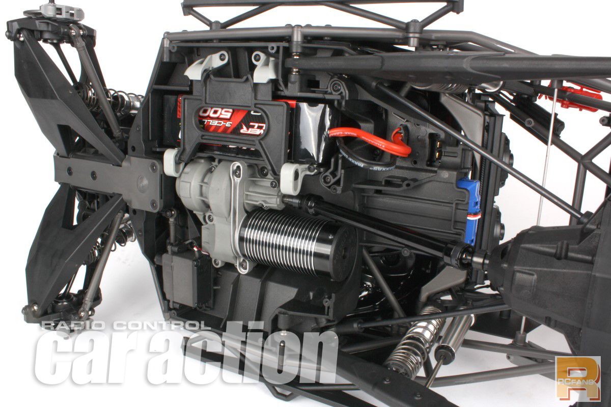 Traxxas_Unlimited_Desert_Racer_Chassis_no_skid_0333.jpg