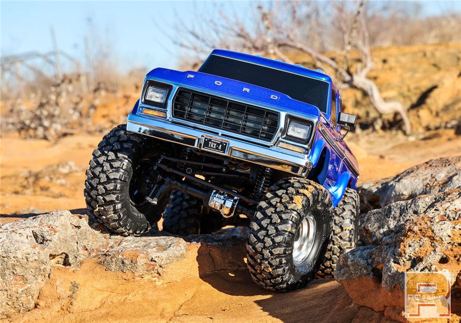 92046-4-F-150-HT-Action-Blue--Frontiew-Rocks-0449.jpg