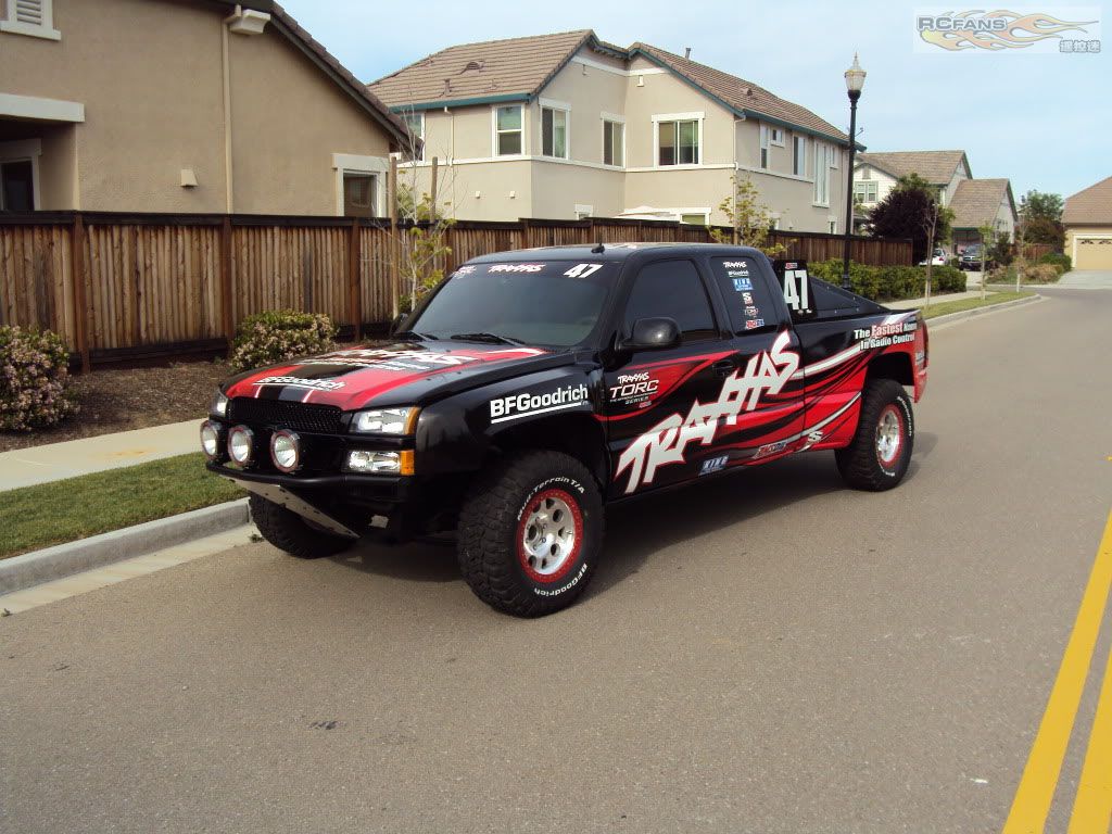 Lifesize TRAXXAS Slash 4x4 2.jpg