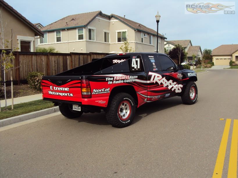 Lifesize TRAXXAS Slash 4x4 4.jpg