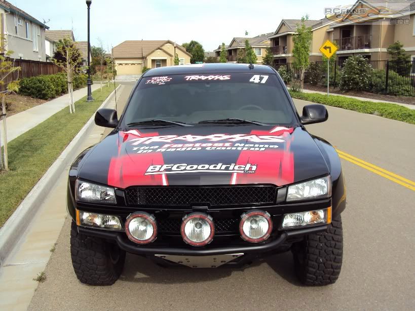 Lifesize TRAXXAS Slash 4x4 5.jpg