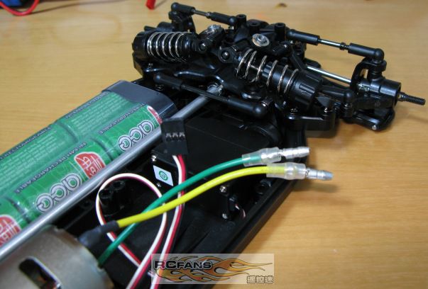 29 Attaching Steering Servo 1.JPG