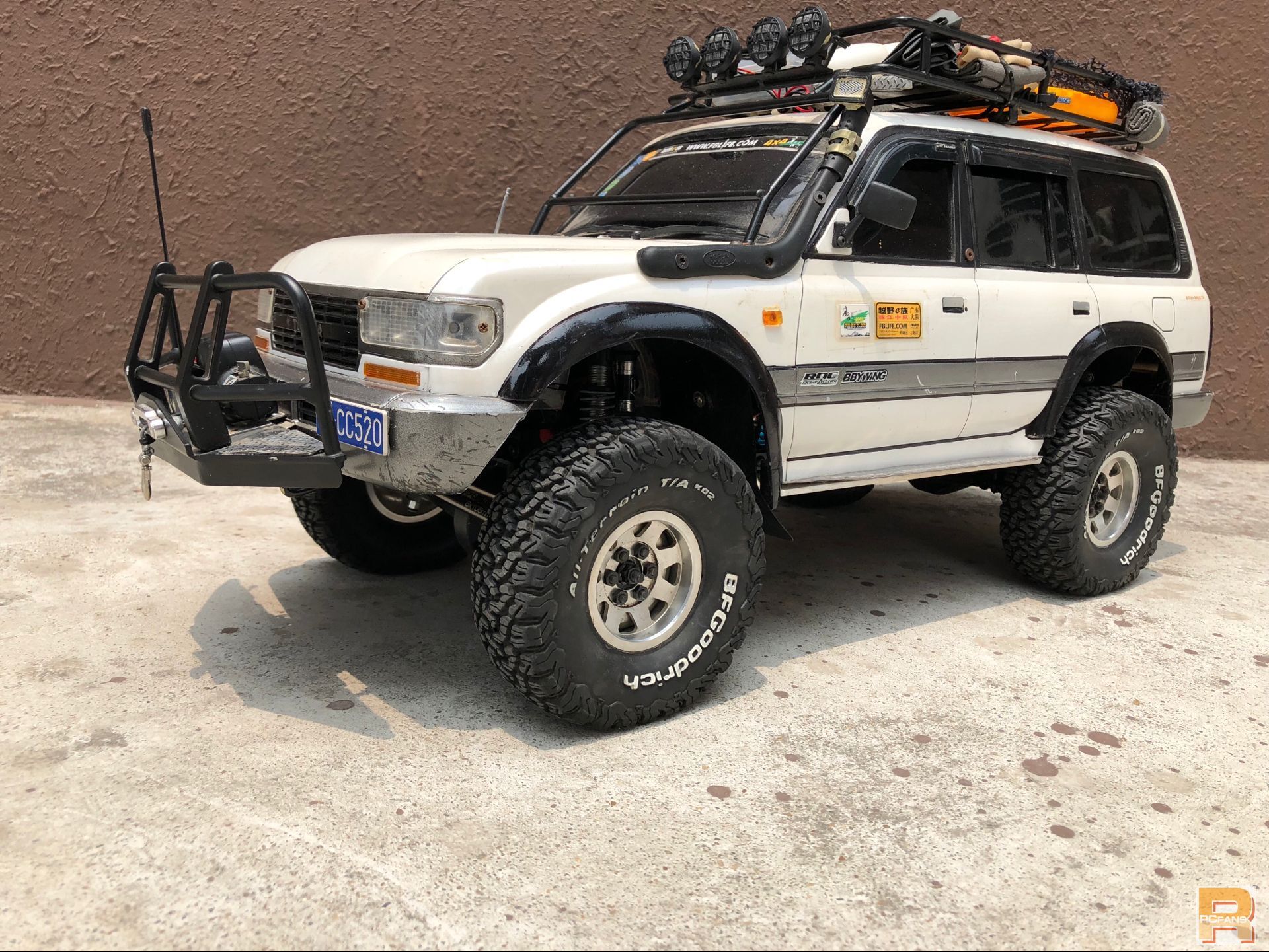 丰田lc80陆地巡洋舰大脚车