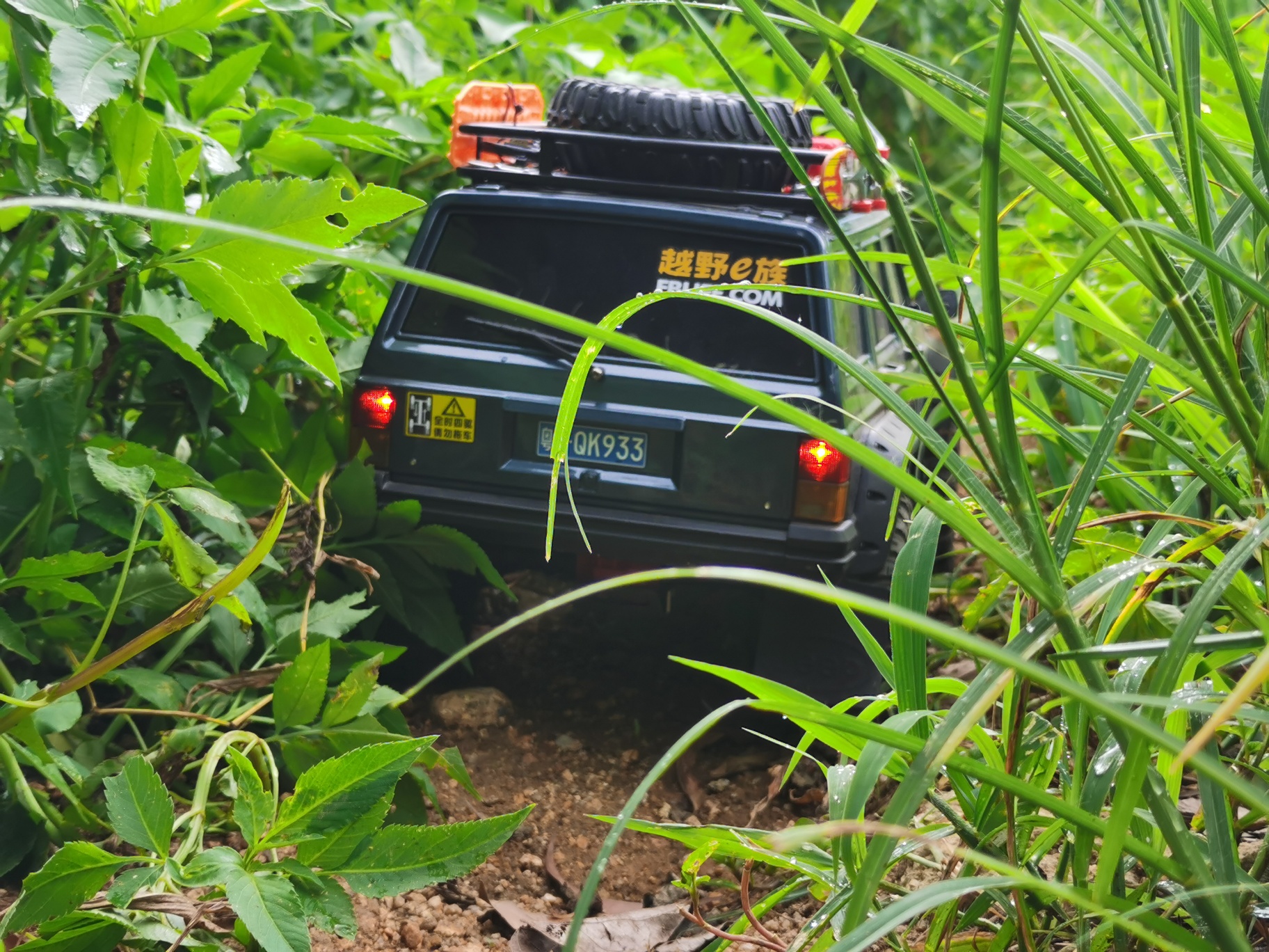 trx4改装硬壳吉普切诺基,背着吉他去爬山