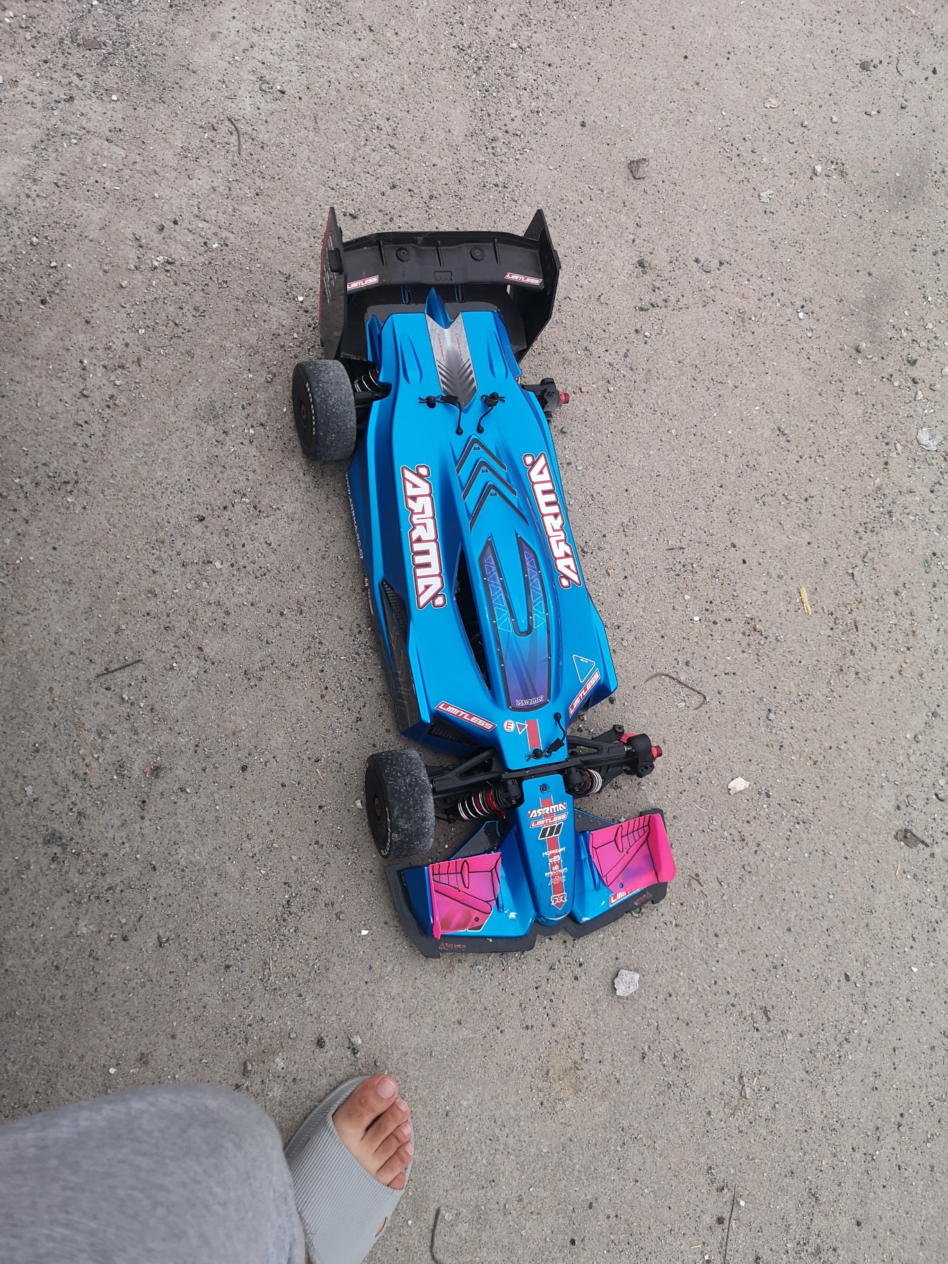 arrma f1飙车轮子飞了,有什么对策吗