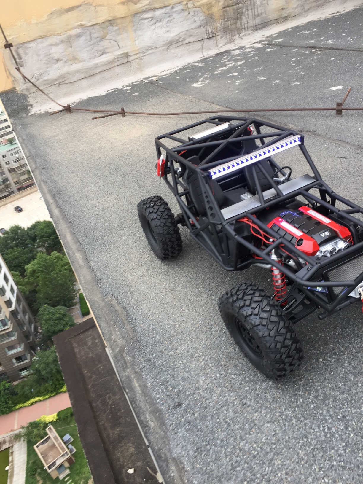 天台上的管架攀爬车!