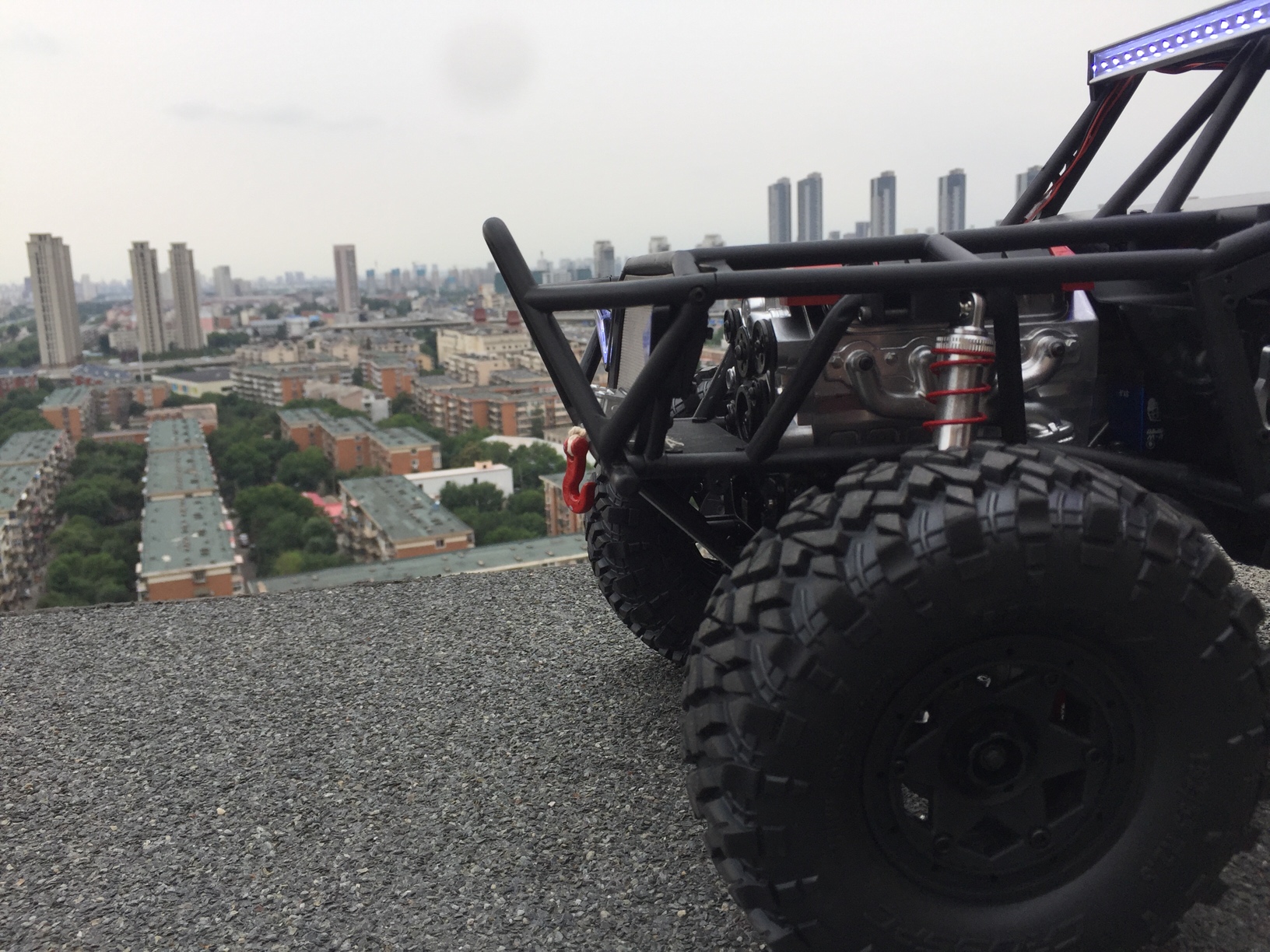 天台上的管架攀爬车!