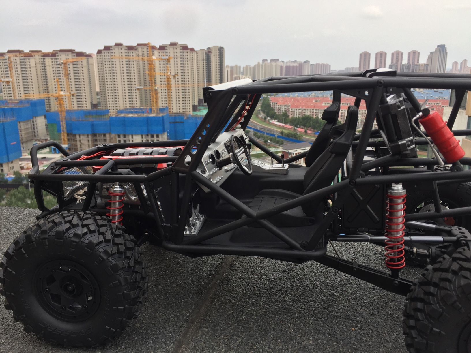 天台上的管架攀爬车!