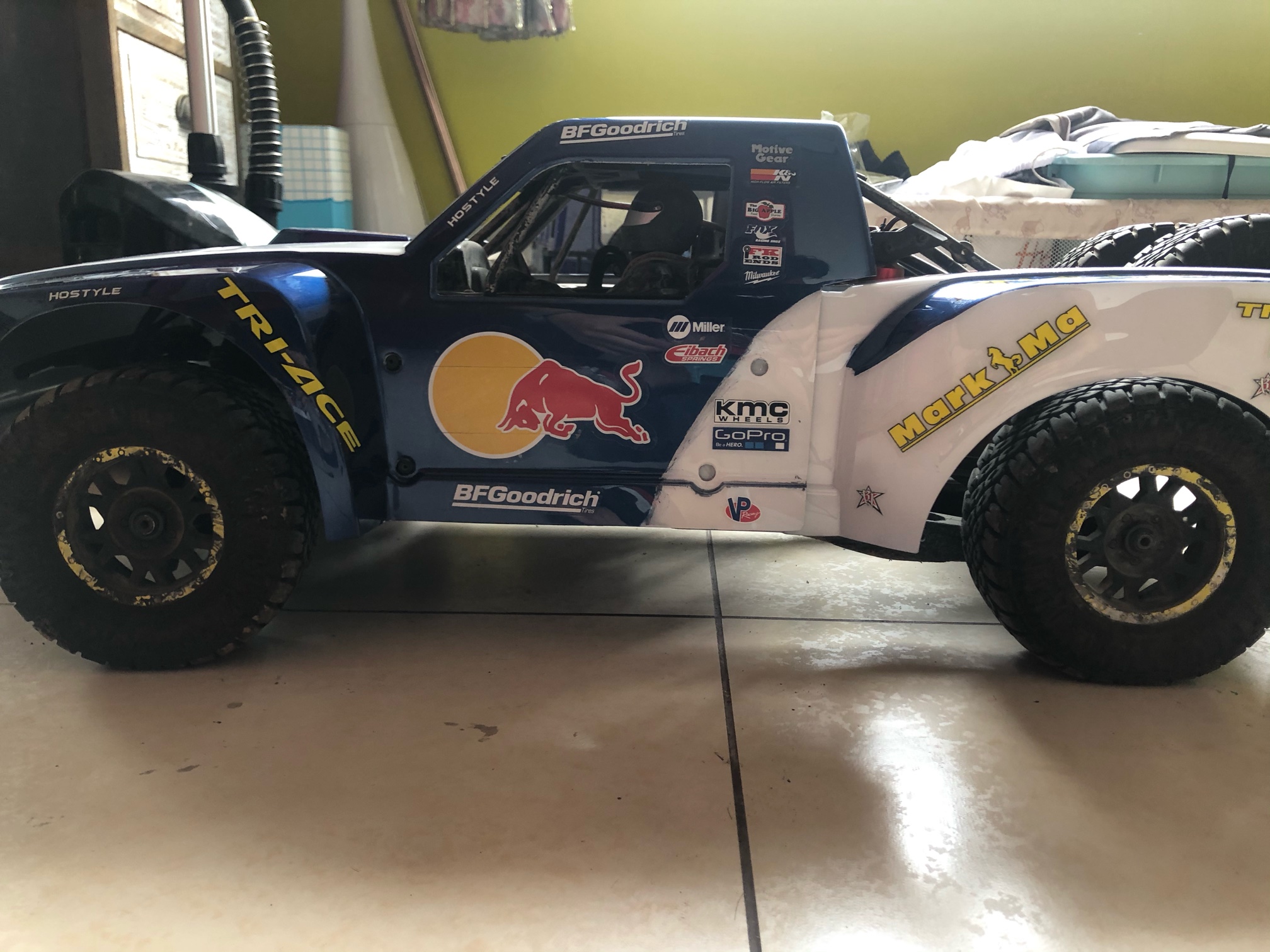 三天下地,km短卡红牛配色