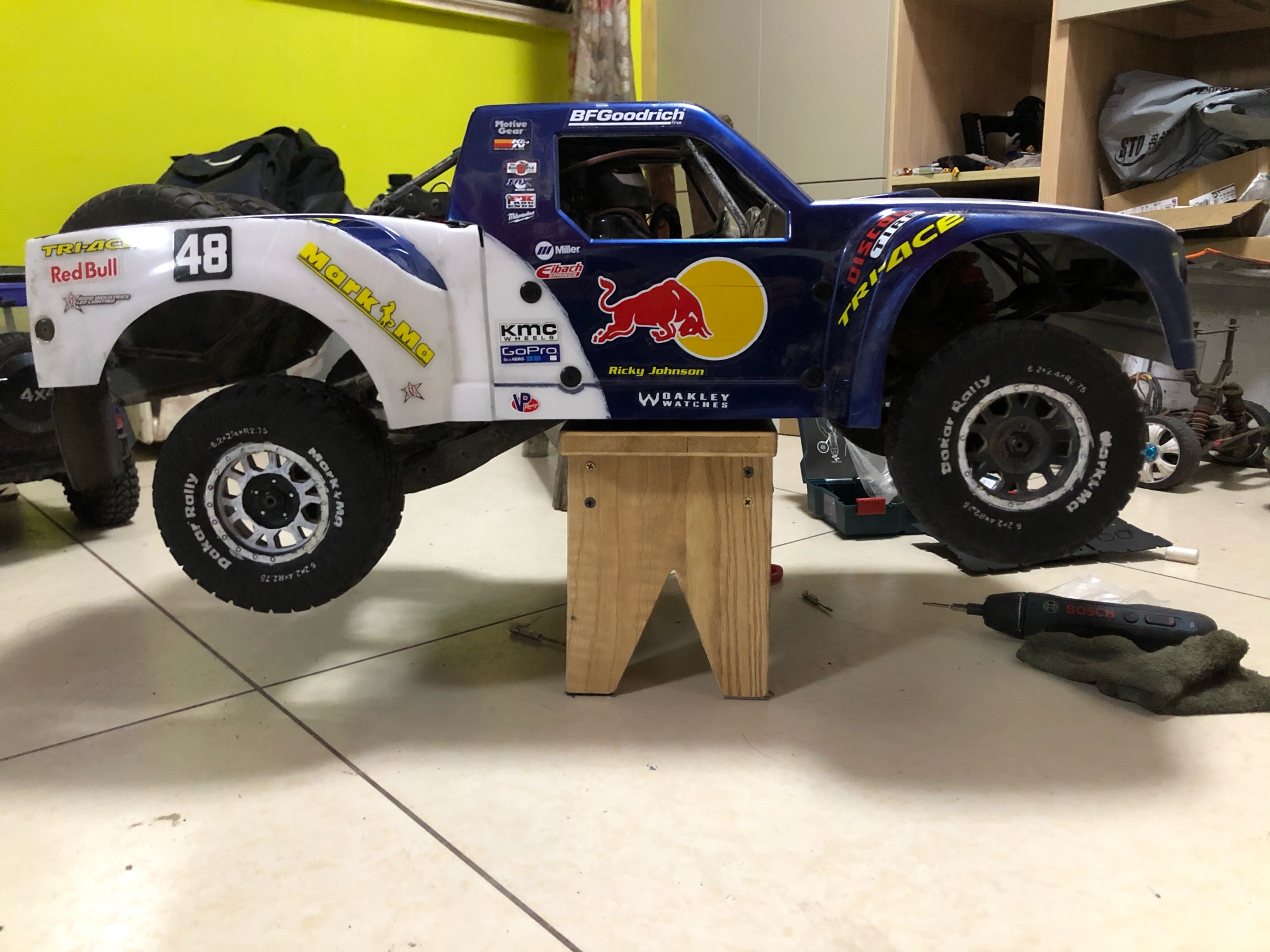 三天下地,km短卡红牛配色