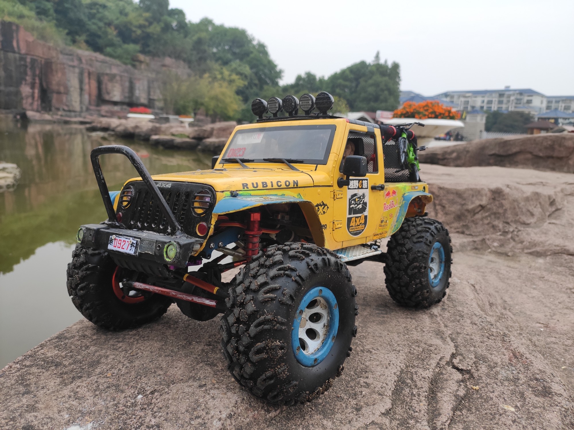 大脚怪_牧马人jk岩石攀爬