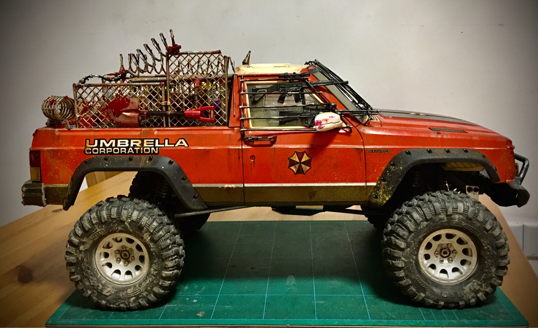 关键词:末日 废土 僵尸 丧尸犬 切诺基 trx4