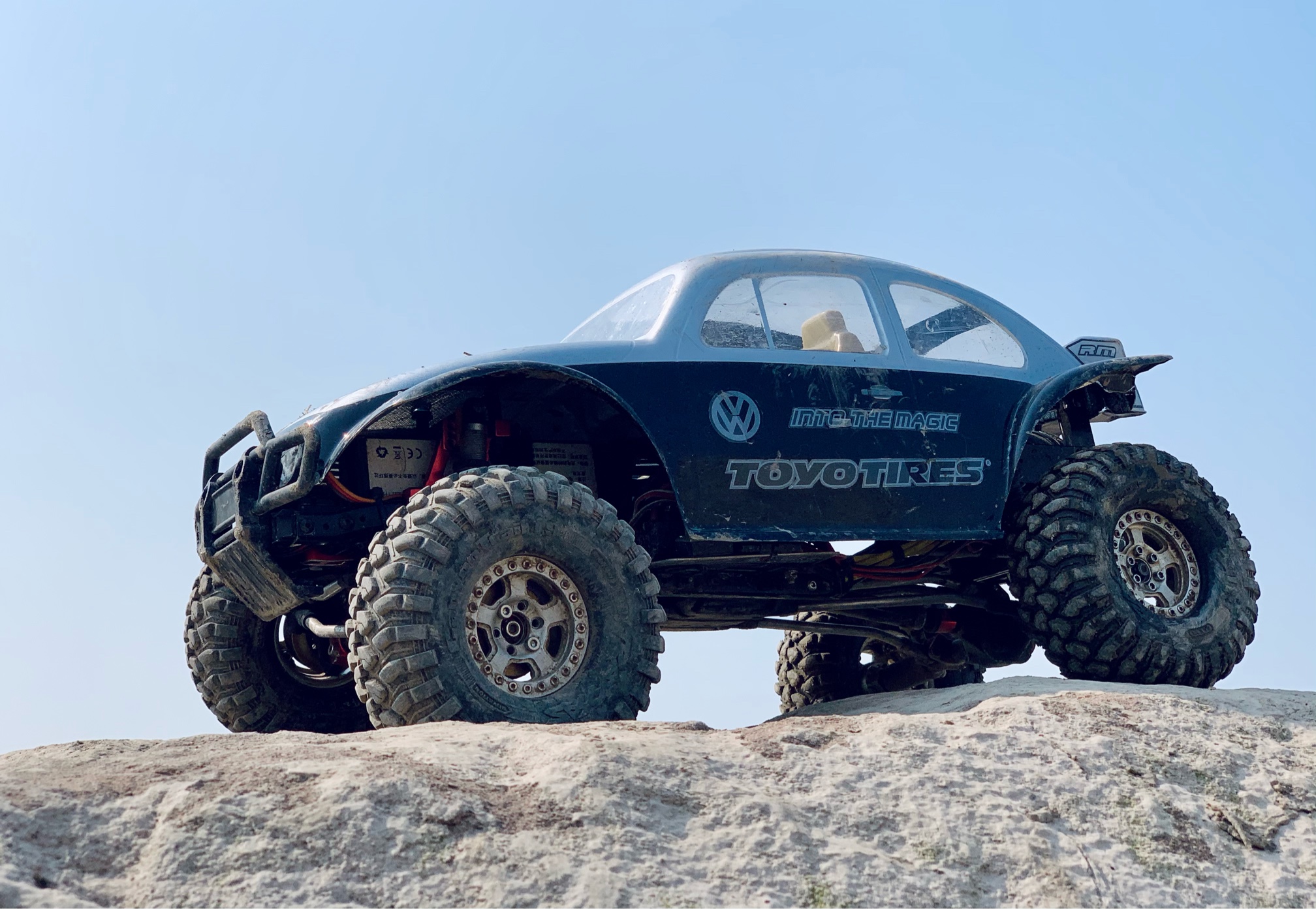 又拿大梁车去爬石头了