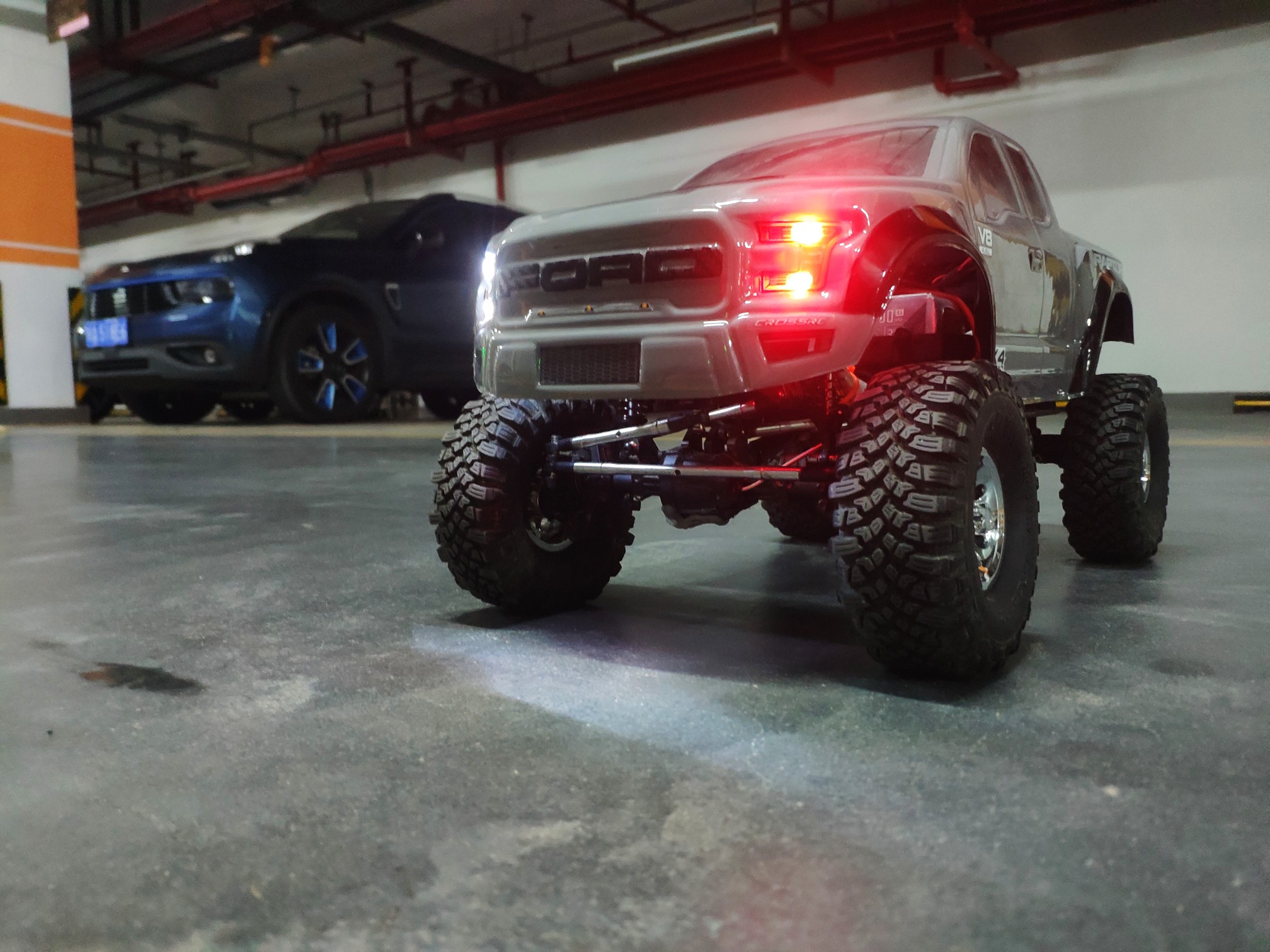 4小时喷好车壳,福特f150红牛涂装下地