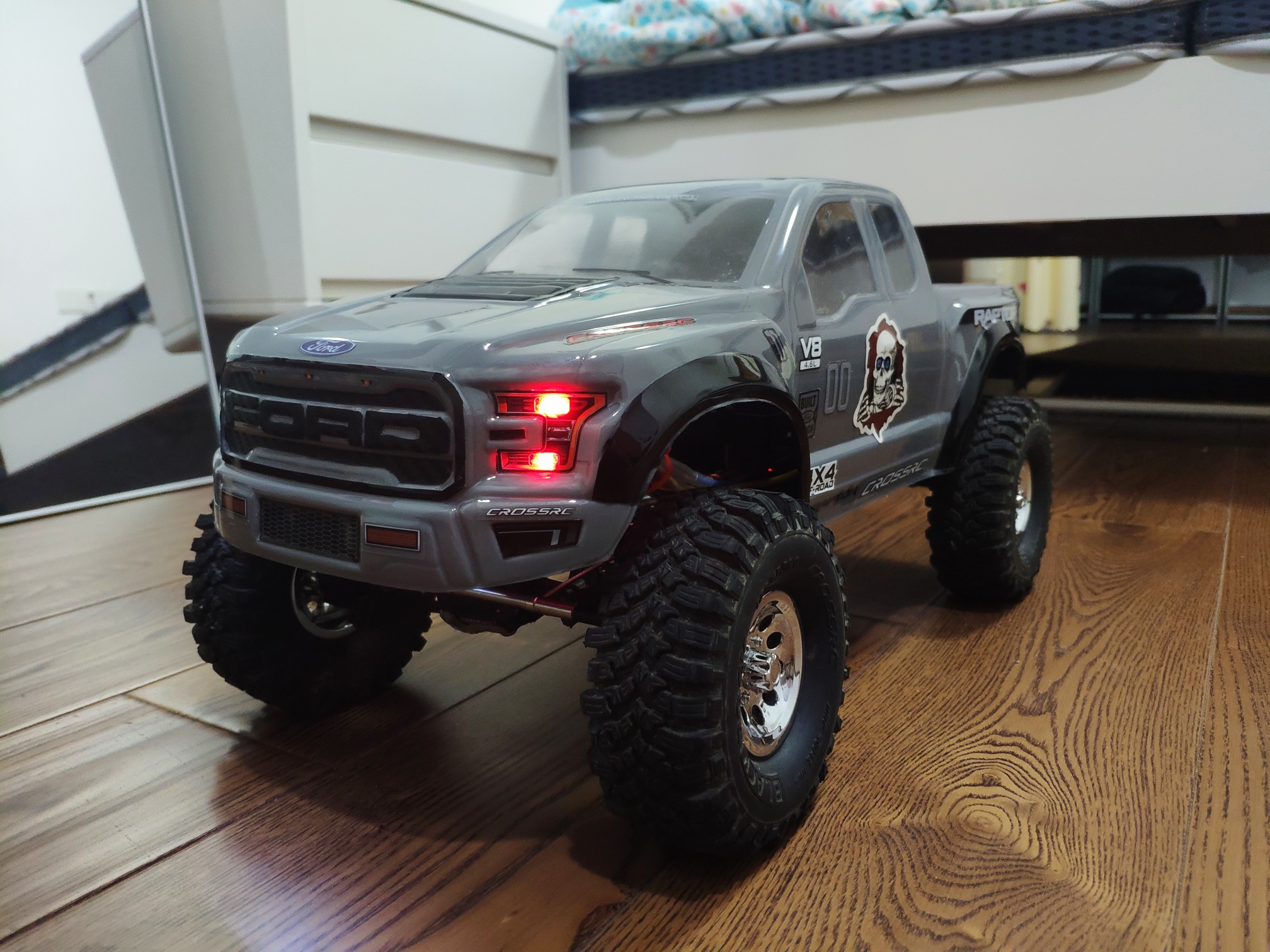 4小时喷好车壳,福特f150红牛涂装下地