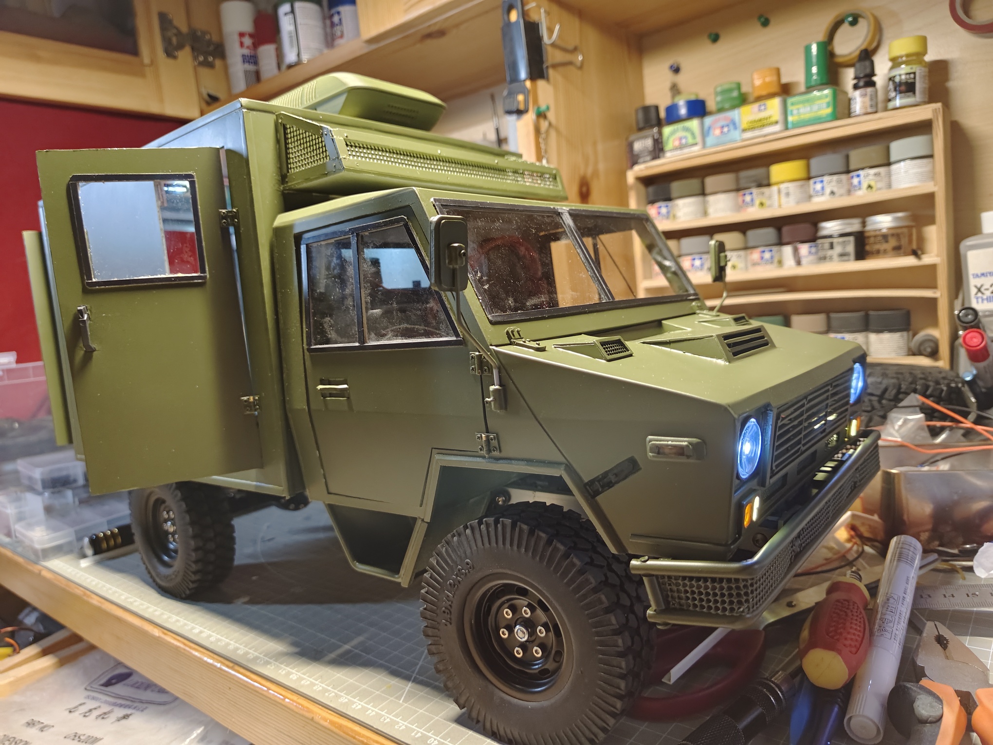 rc老汤110比例依维柯2046军卡遥控模型一切都是从一张胶板开始